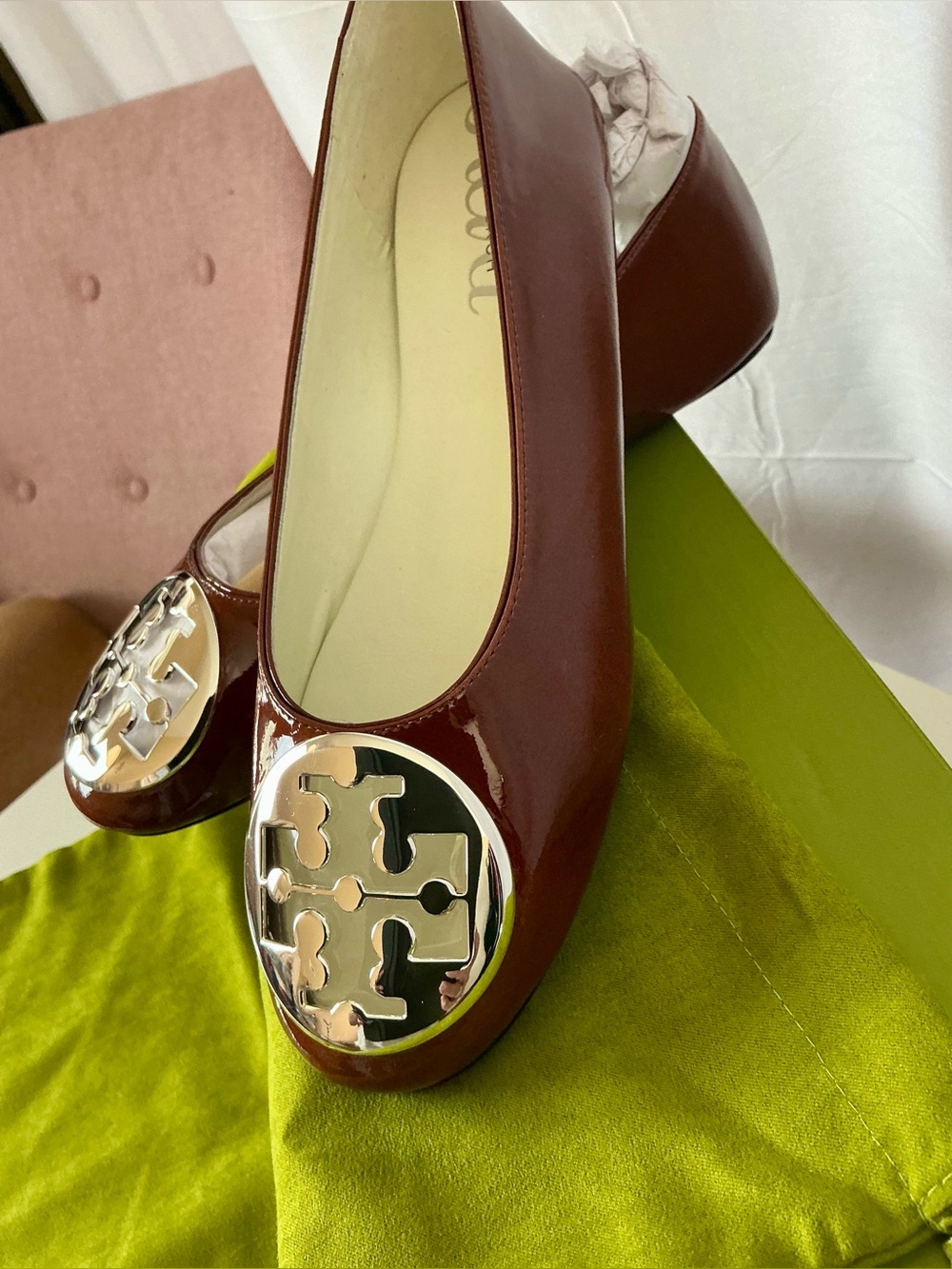 Tory Burch Reva Ballet Flats Russet Brown Patent Leather Size 7 NIB - Picture 10 of 12